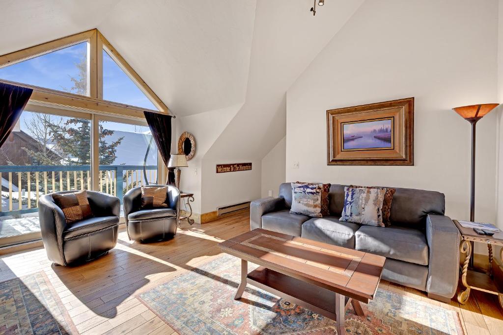 Image showcasing Ski Country Penthouse 4 by Ski Country Resorts, Breckenridge (updated ...