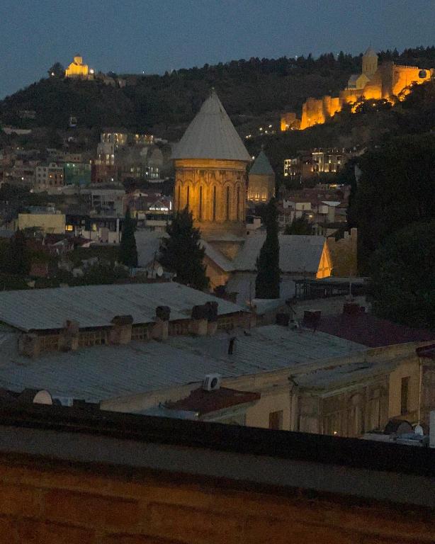 Nespecifikovaný výhled na hory nebo výhled na hory při pohledu z hotelu