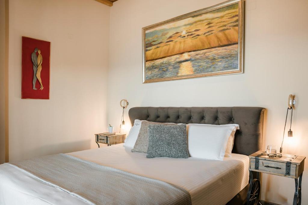 Postel nebo postele na pokoji v ubytování Entheos Private Villa Fiskardo Kefalonia Greece