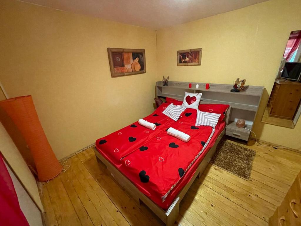 Postel nebo postele na pokoji v ubytování Csipke Apartman