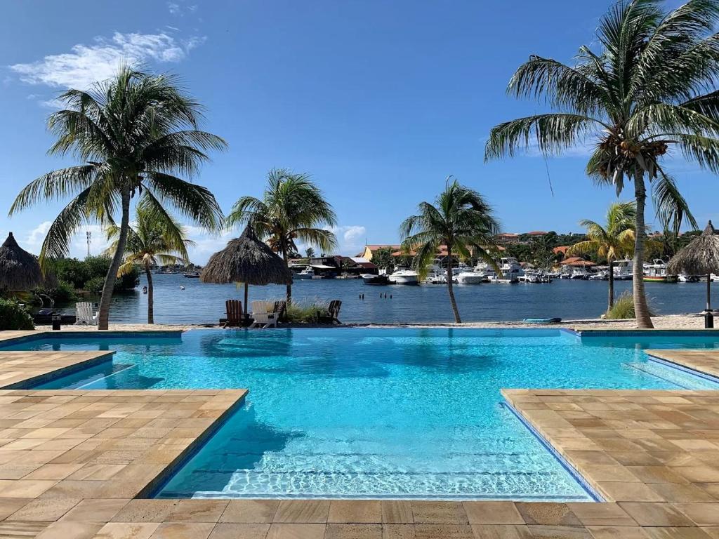 A piscina localizada em Villa Devries C3, Jan Thiel, Private Beach front, Pool ou nos arredores