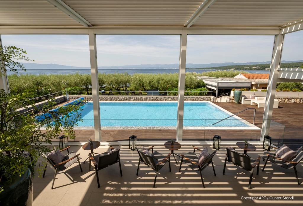 Basen w obiekcie Hotel Vila Rova lub w pobliżu