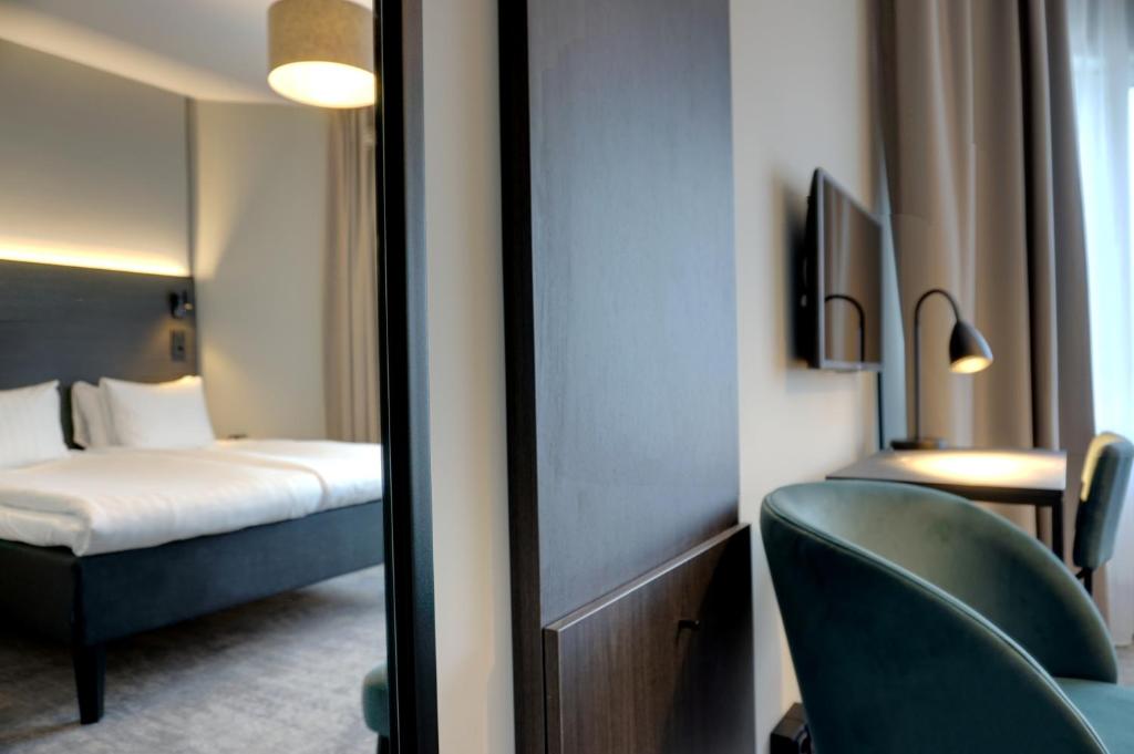 Postel nebo postele na pokoji v ubytování First Hotel Jönköping