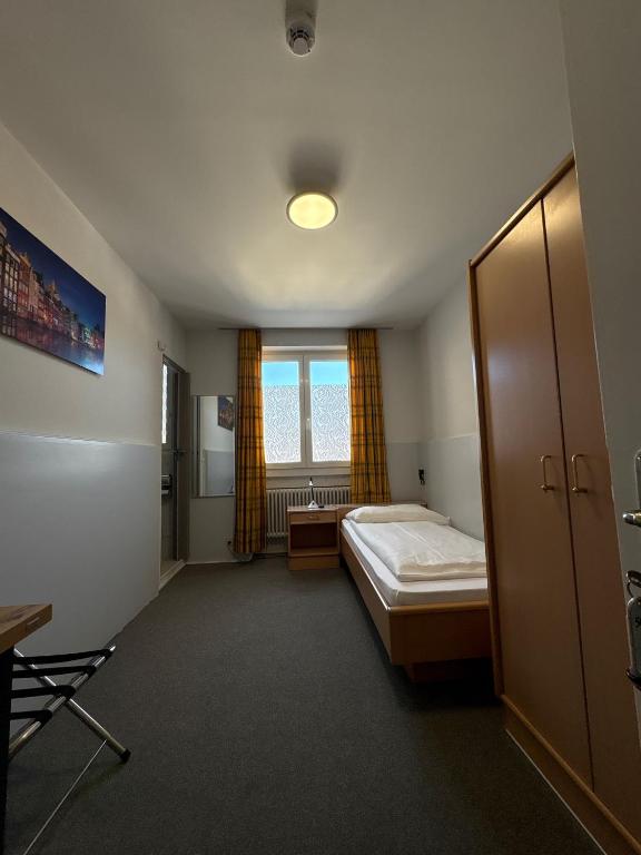 Postel nebo postele na pokoji v ubytování Hotel Rheinfall