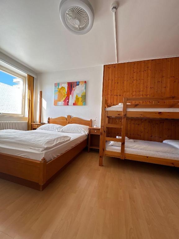 Postel nebo postele na pokoji v ubytování Hotel Rheinfall
