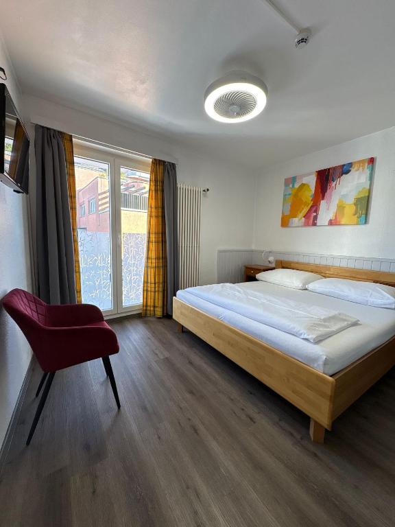 Postel nebo postele na pokoji v ubytování Hotel Rheinfall