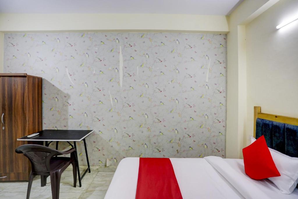 Postel nebo postele na pokoji v ubytování Hotel O Classic Inn