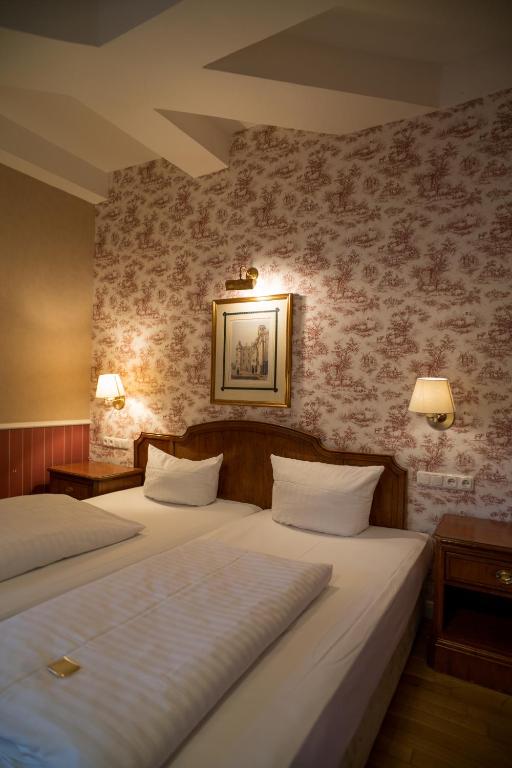 Postel nebo postele na pokoji v ubytování Klosterhotel Wöltingerode