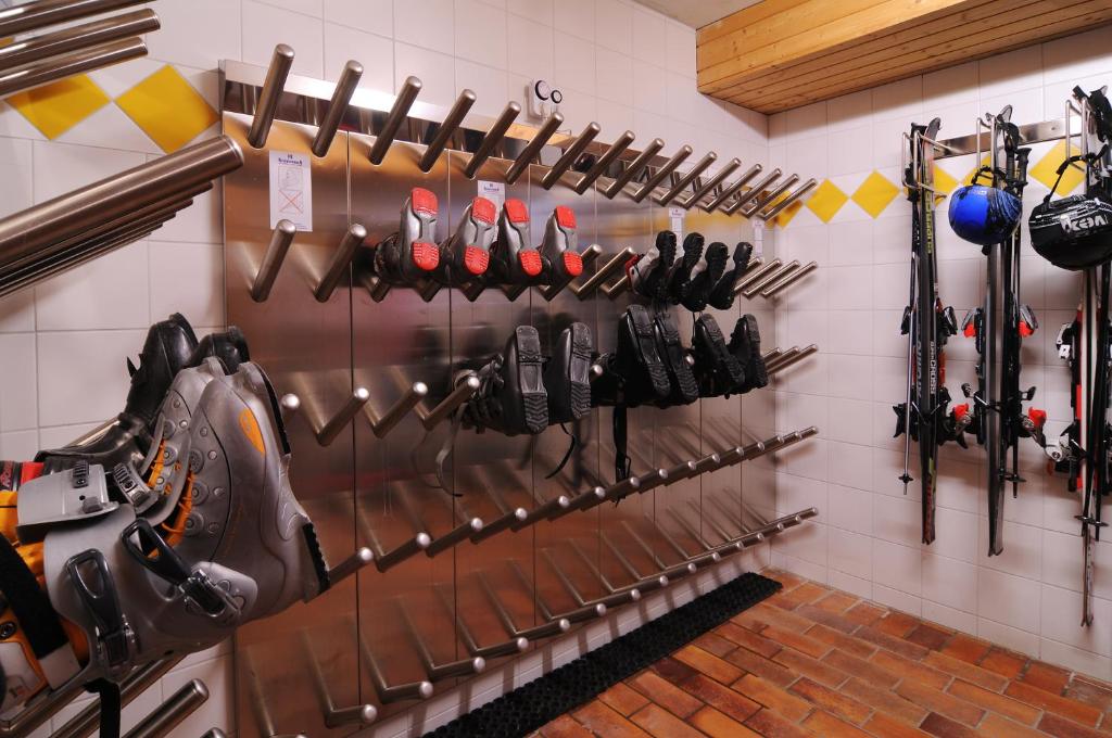 The fitness centre and/or fitness facilities at Hotel Dachstein