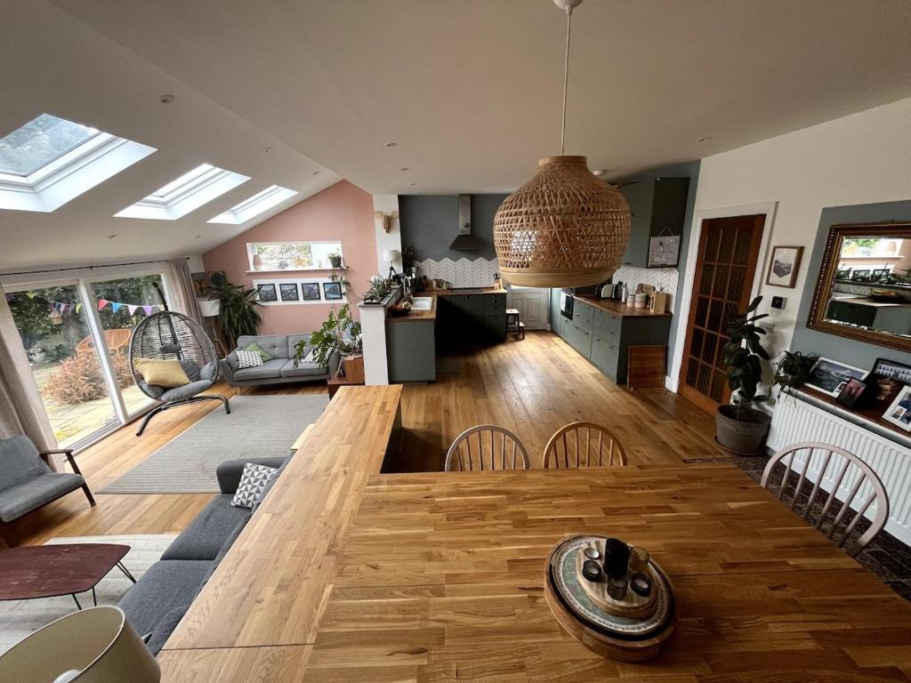 Η κουζίνα ή μικρή κουζίνα στο Big Family House Central Dublin