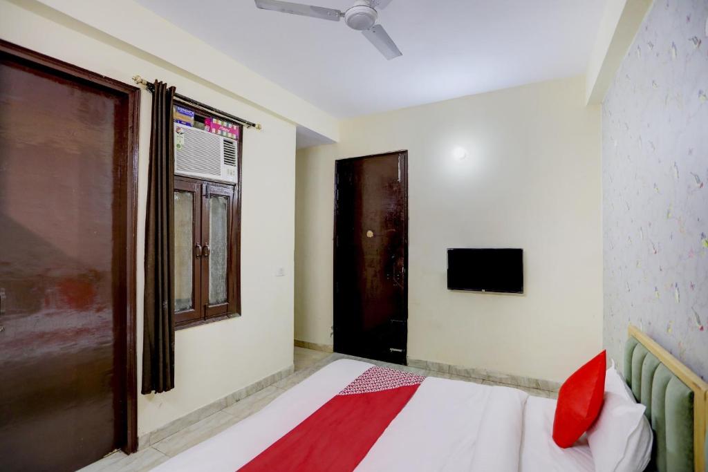 Postel nebo postele na pokoji v ubytování Hotel O Classic Inn