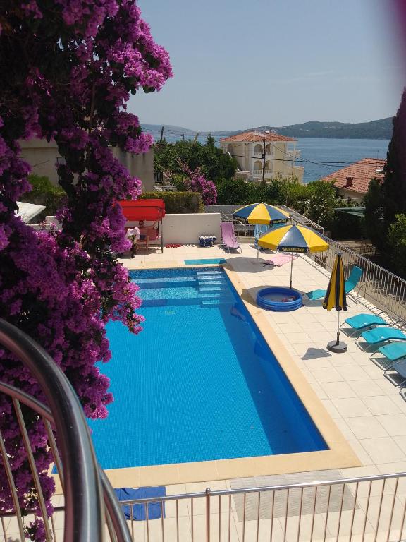 Beachfront Villa Pinky-Superior2 heated pools and 2 jacuzzi just 25 m from see