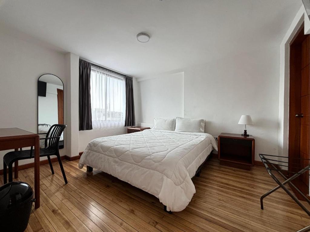 Postel nebo postele na pokoji v ubytování HOTEL COMFORT- Inn