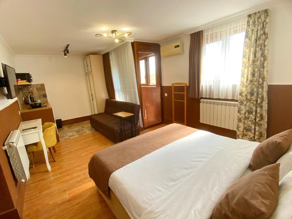 Postel nebo postele na pokoji v ubytování Hotel Orange Kutaisi