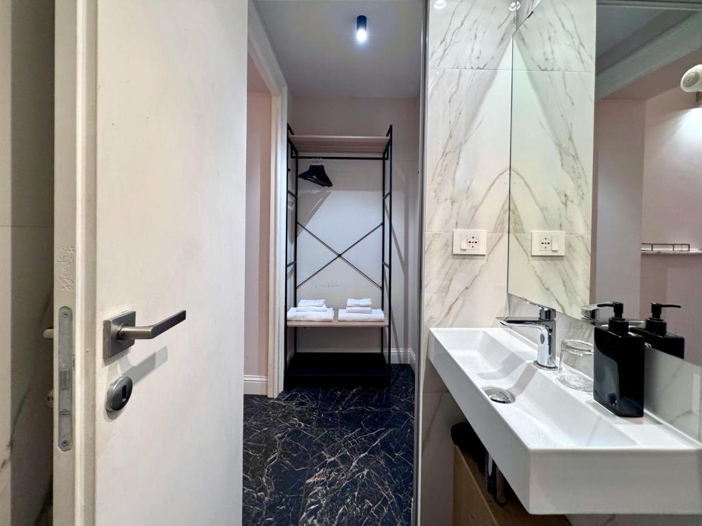 Room Roma Nazionale - 11