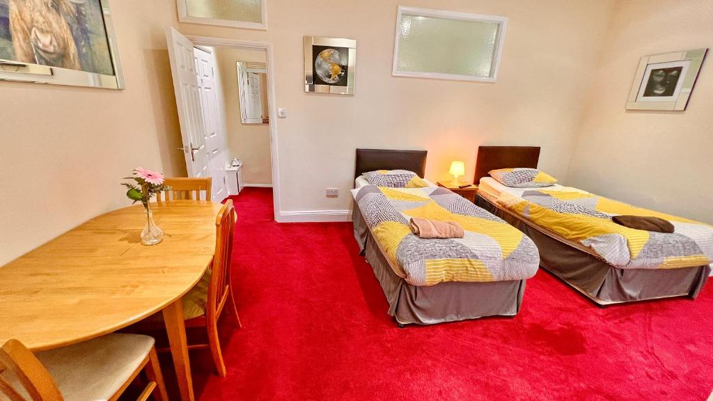 Castle Lodge Guest House 86-88 Sheil Rd L6 3AF - Studio