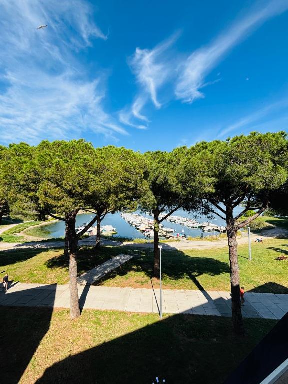 Studio vue berges avec piscine