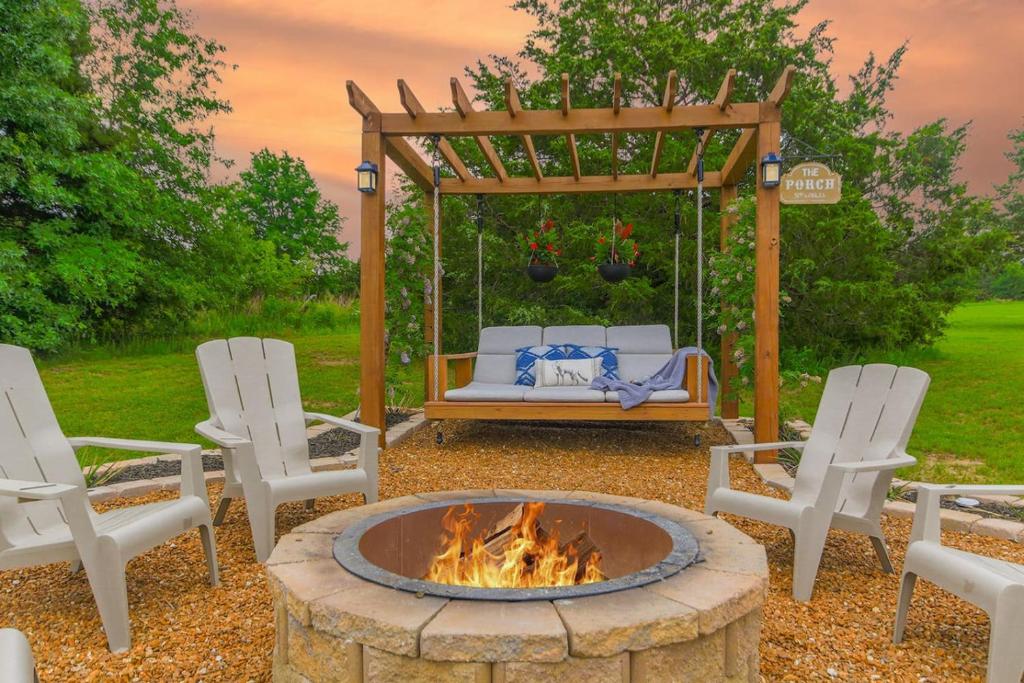 Κήπος έξω από το Lily Cove Retreat