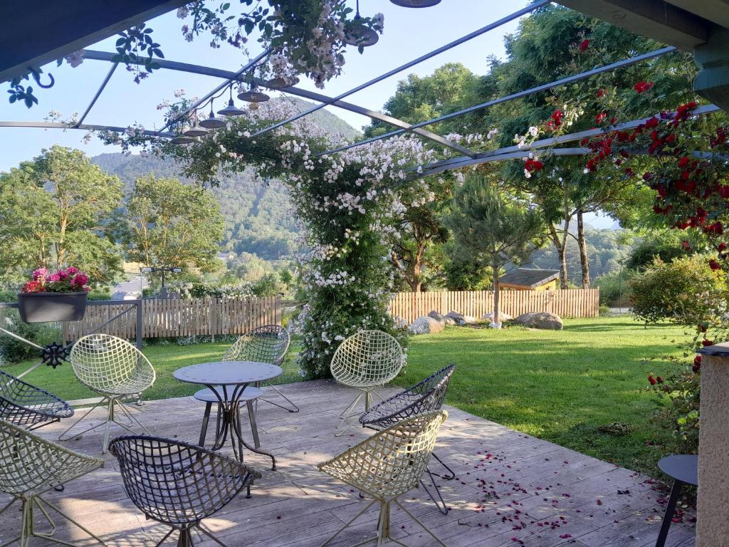 Vonkajšia záhrada v ubytovaní grange rénovée en gîte/maison/chalet
