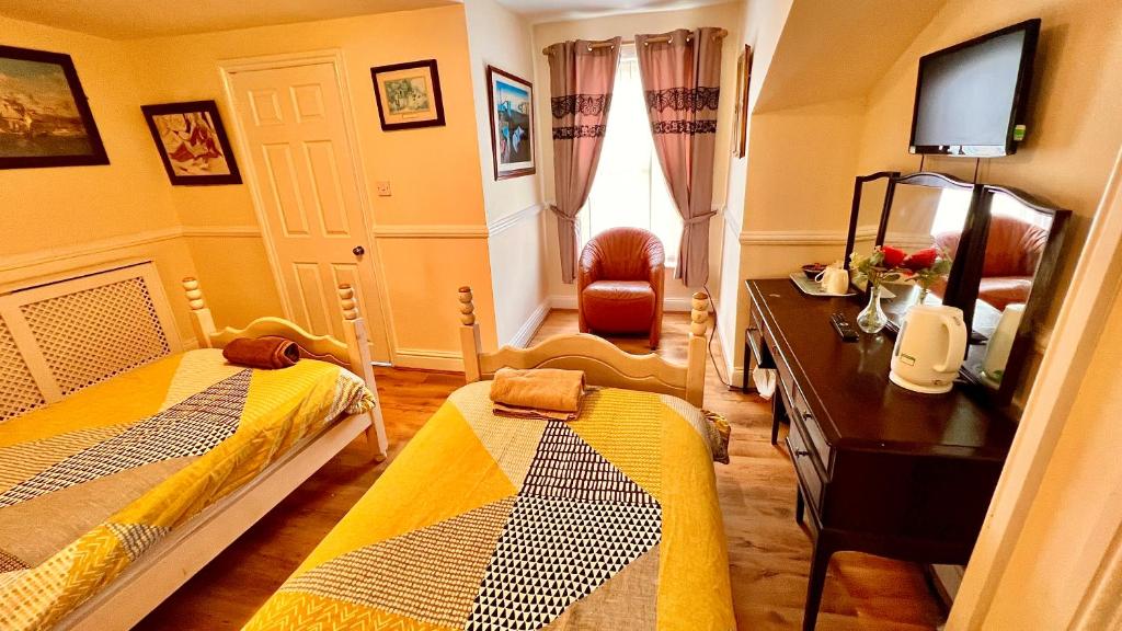 Castle Lodge Guest House 86-88 Sheil Rd L6 3AF - Habitación Doble Con Baño Privado