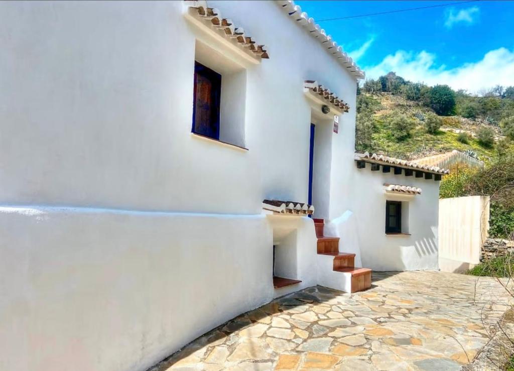 Το κτήριο όπου στεγάζεται  η παραθεριστική κατοικία