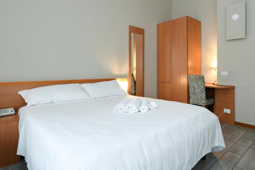 Postel nebo postele na pokoji v ubytování Hotel Garda