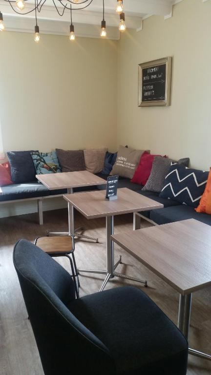Posezení v ubytování Strandterrassen Hostel