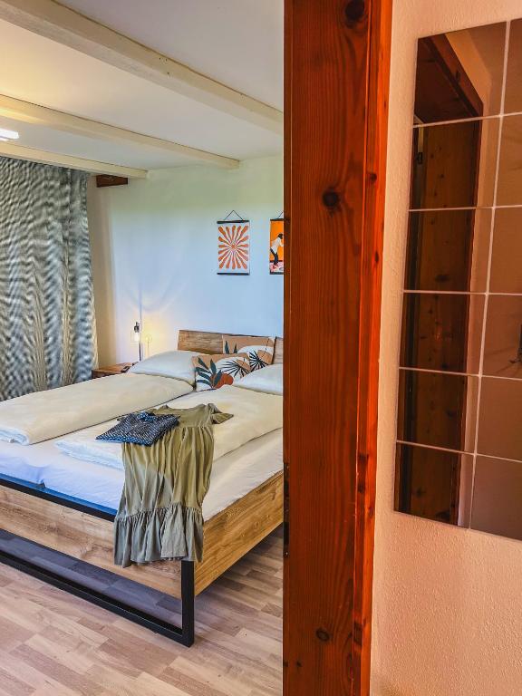 Postel nebo postele na pokoji v ubytování Ferienbungalow Juri am Millstätter See