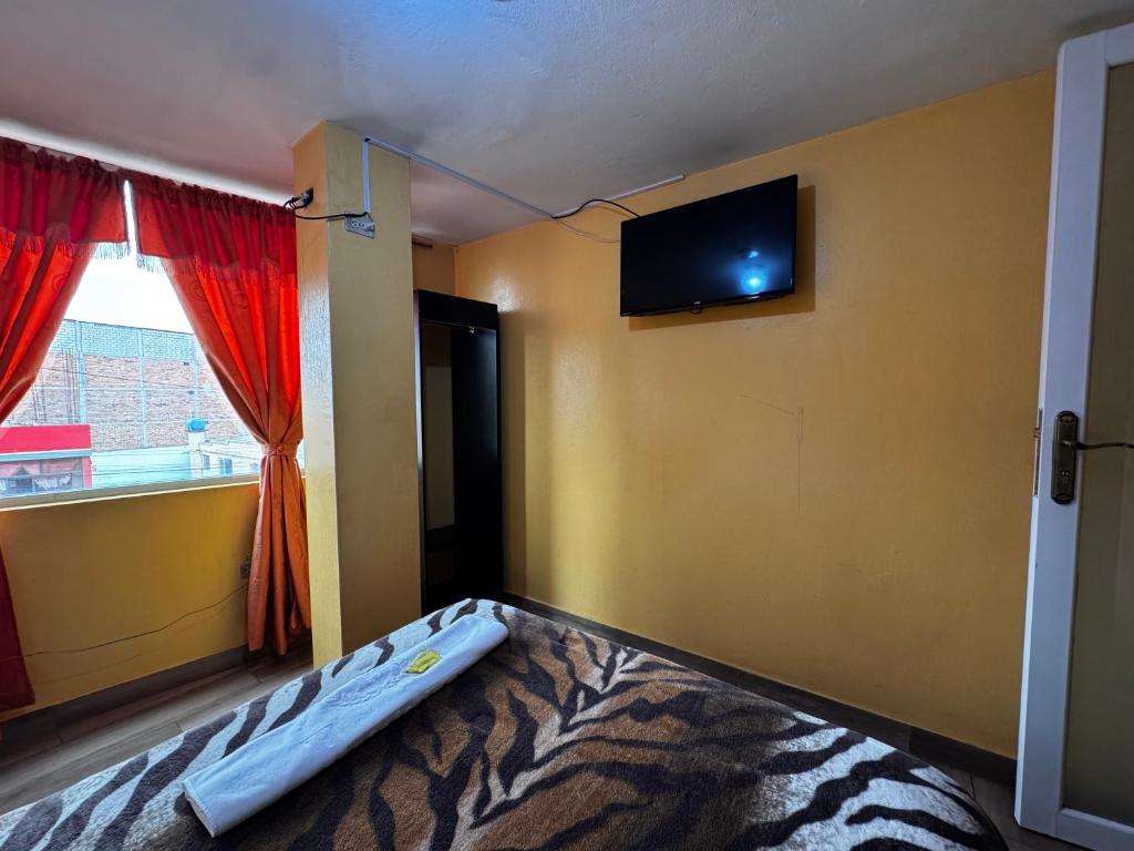 TV a/nebo společenská místnost v ubytování Hotel Jimmy Latacunga