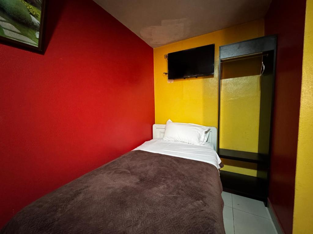Postel nebo postele na pokoji v ubytování Hotel Jimmy Latacunga