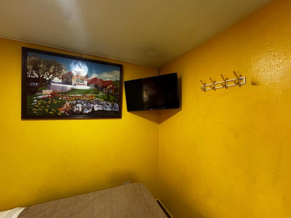TV a/nebo společenská místnost v ubytování Hotel Jimmy Latacunga