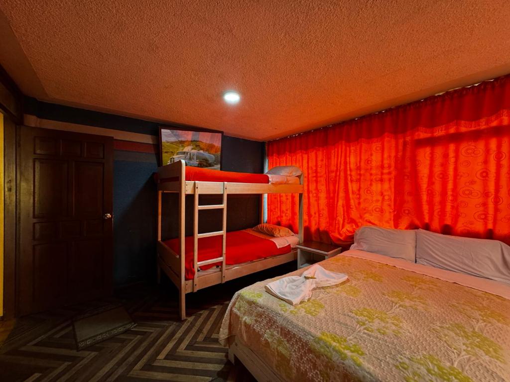 Postel nebo postele na pokoji v ubytování Hotel Jimmy Latacunga