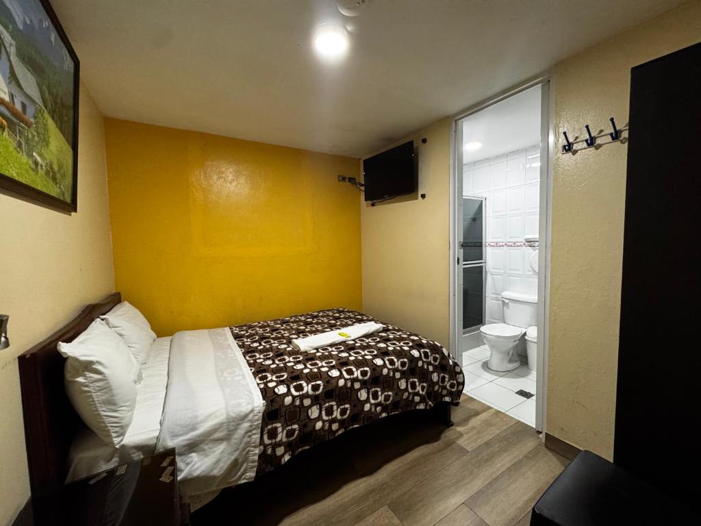 Postel nebo postele na pokoji v ubytování Hotel Jimmy Latacunga