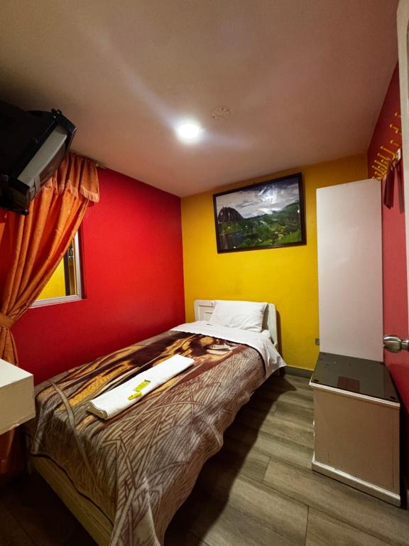 Postel nebo postele na pokoji v ubytování Hotel Jimmy Latacunga