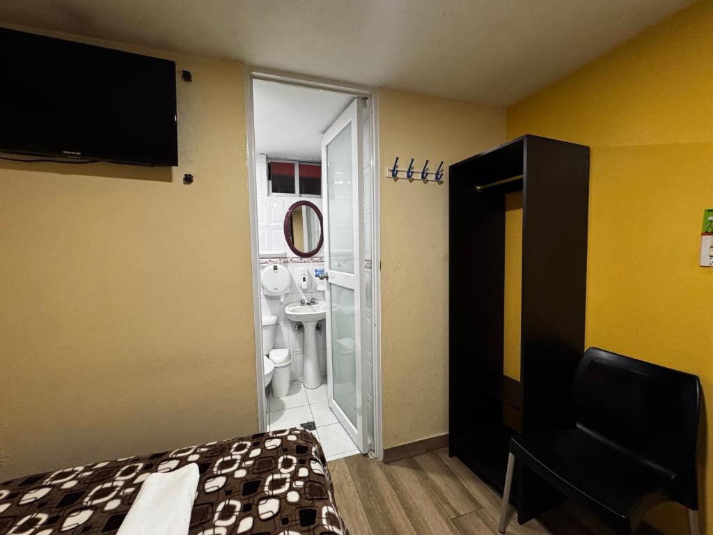 Postel nebo postele na pokoji v ubytování Hotel Jimmy Latacunga