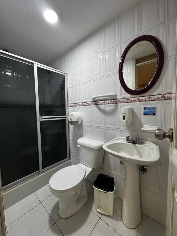 Koupelna v ubytování Hotel Jimmy Latacunga