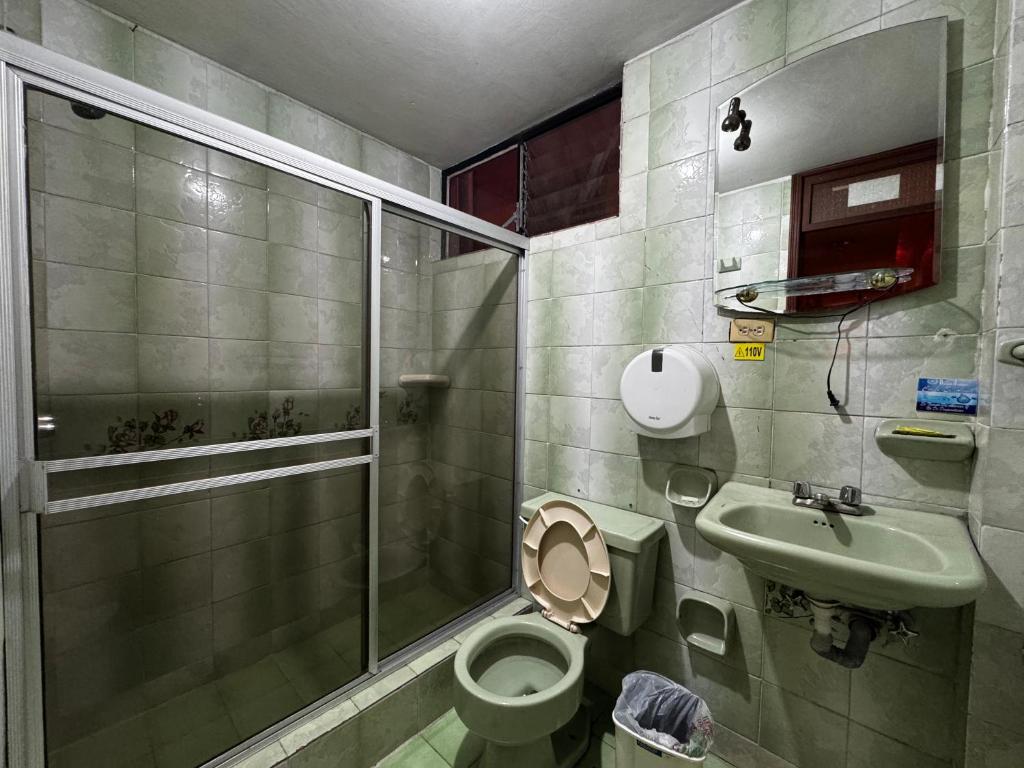 Koupelna v ubytování Hotel Jimmy Latacunga