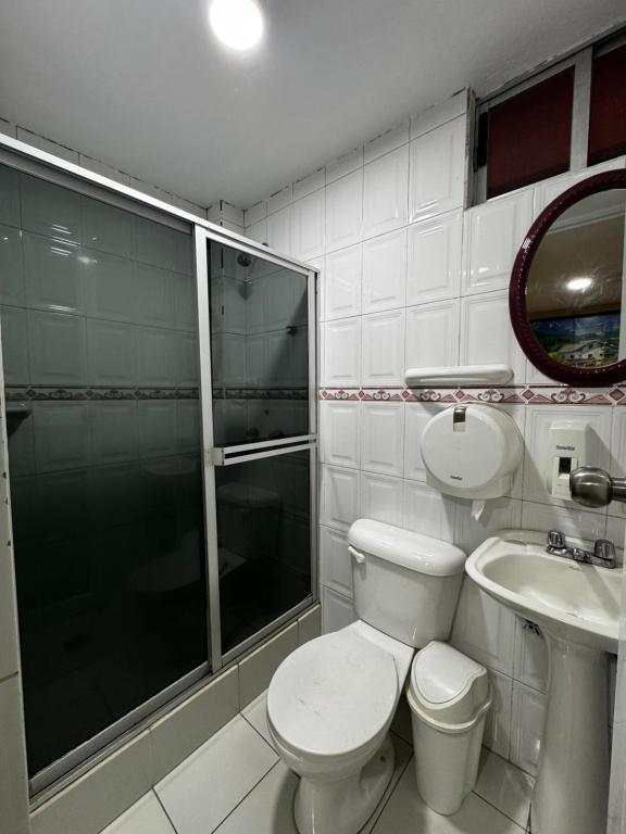 Koupelna v ubytování Hotel Jimmy Latacunga