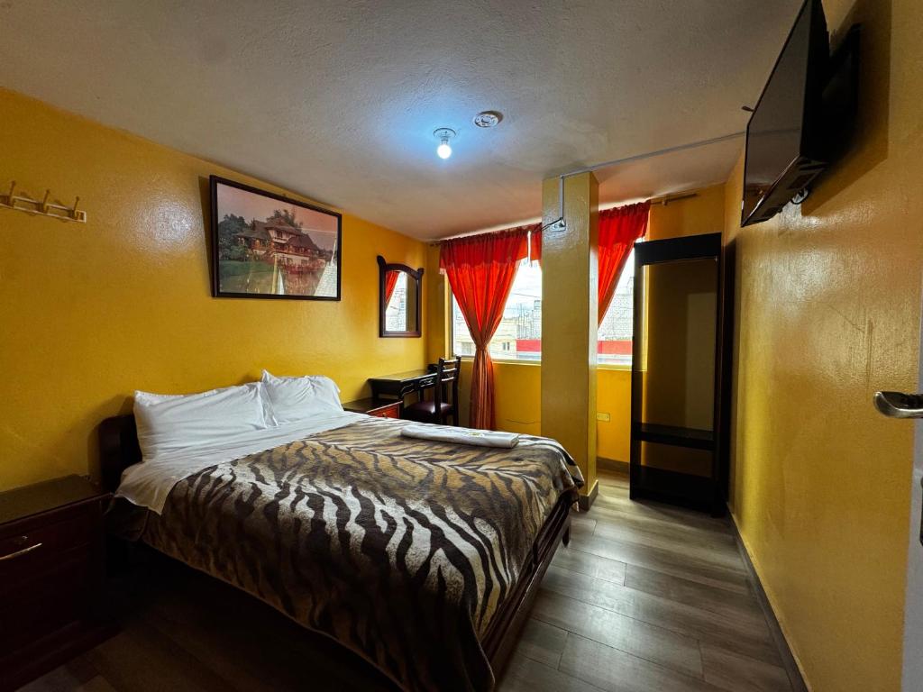 Postel nebo postele na pokoji v ubytování Hotel Jimmy Latacunga