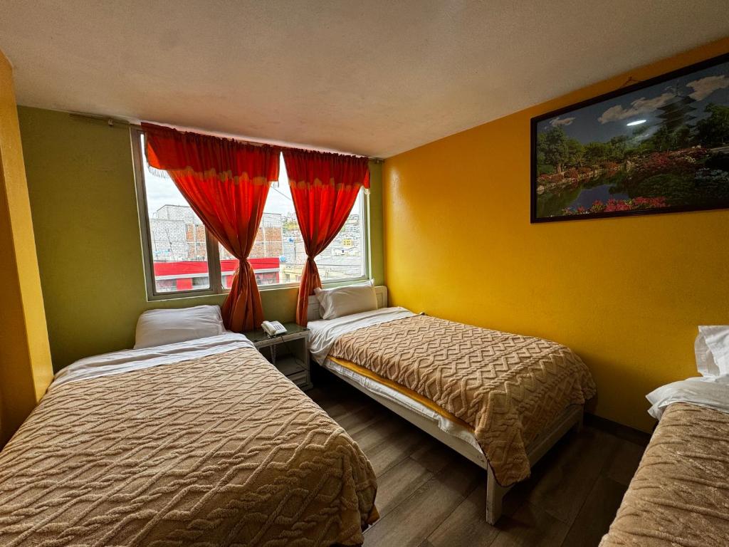 Postel nebo postele na pokoji v ubytování Hotel Jimmy Latacunga