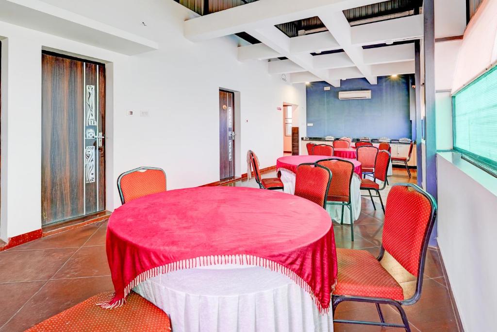 Posezení v ubytování Super Townhouse Chennai Near Airport Formerly Sai Bala Budget