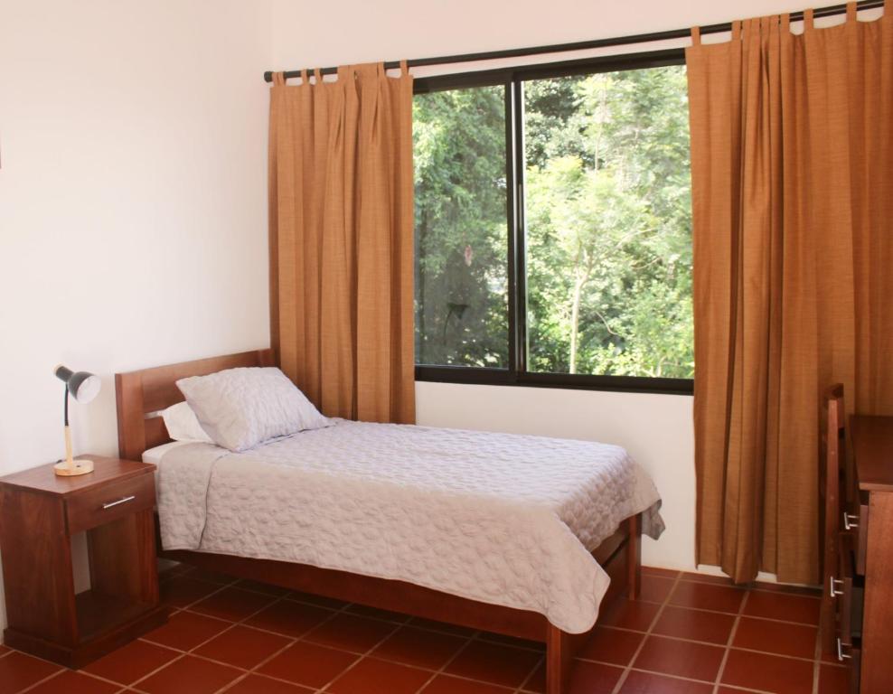 Hotel El Arca, Jardín Botánico y Restaurante - Error