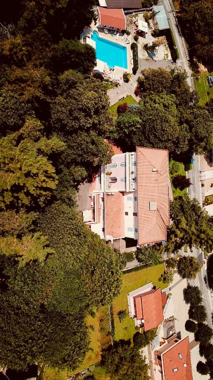 Bazén v ubytování Hotel Gioia Garden nebo v jeho okolí