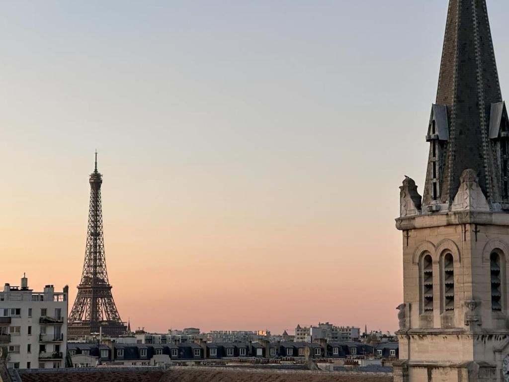 a view of the eiffel tower and buildings at Vaugirard1 Appt Paris 15, Eiffel Tower View in Paris