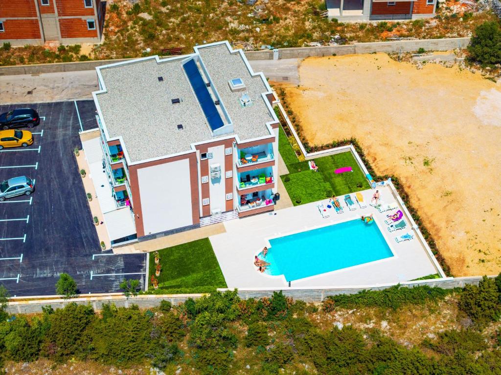 Bazén v ubytování Deluxe Apartments Tina with Pool nebo v jeho okolí