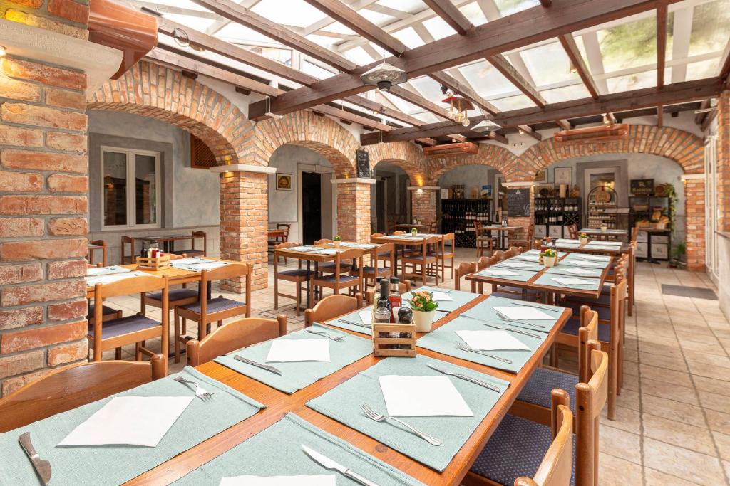 Restaurace v ubytování Ražman Wine Rooms