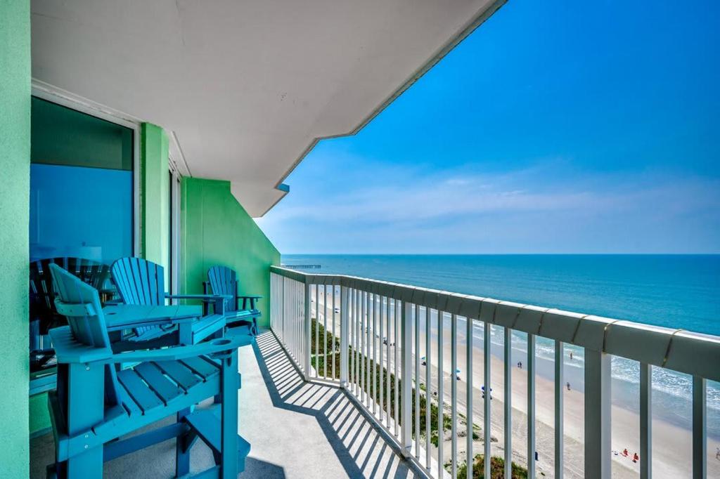 Oceanfront Modern Home w Lazy River and Pools, Myrtle Beach, SC