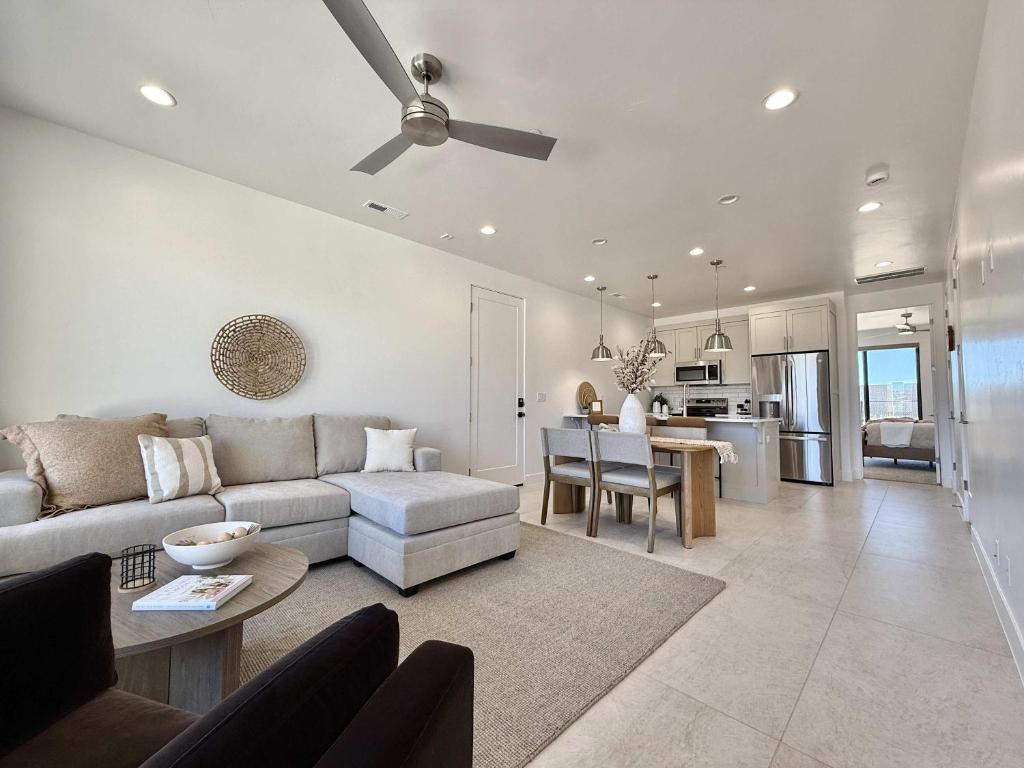 Η κουζίνα ή μικρή κουζίνα στο Modern Desert Townhome in Kanab Close to Zion