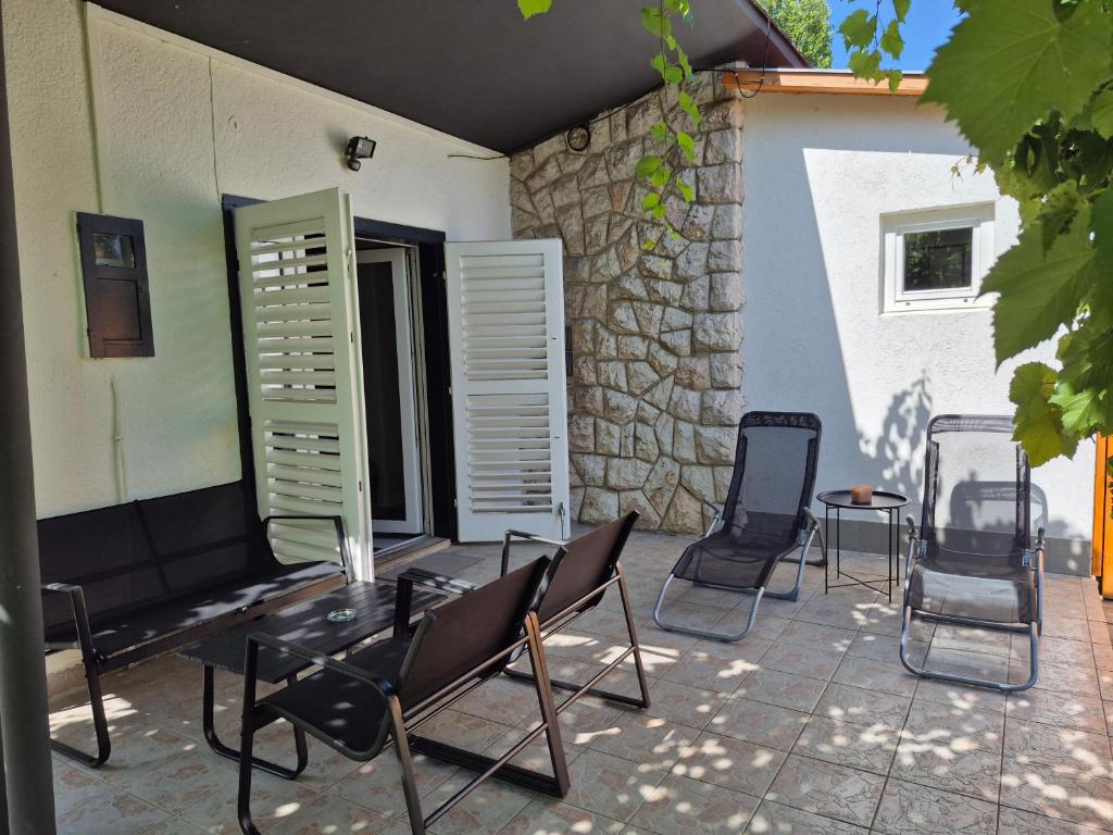 Patio nebo venkovní prostory v ubytování CsakMiKisház