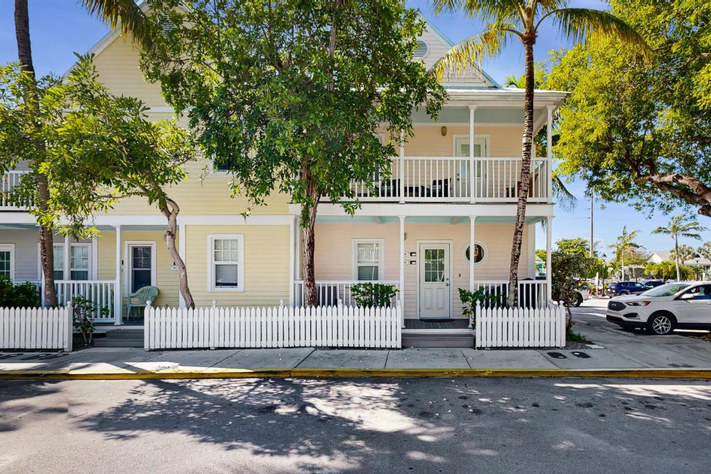 Το κτήριο όπου στεγάζεται  το διαμέρισμα